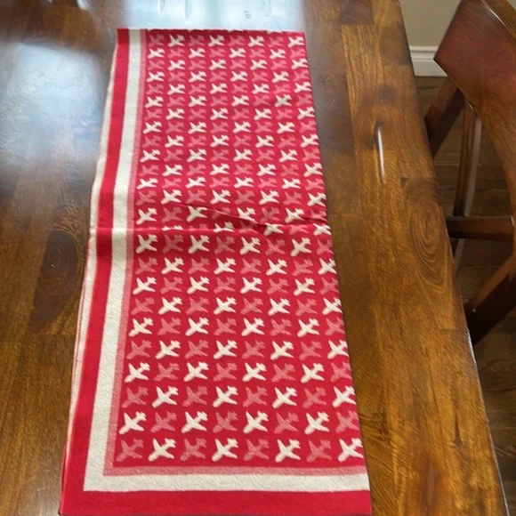 Oversized airplane scarf/wrap nwot - Picture 3 of 7